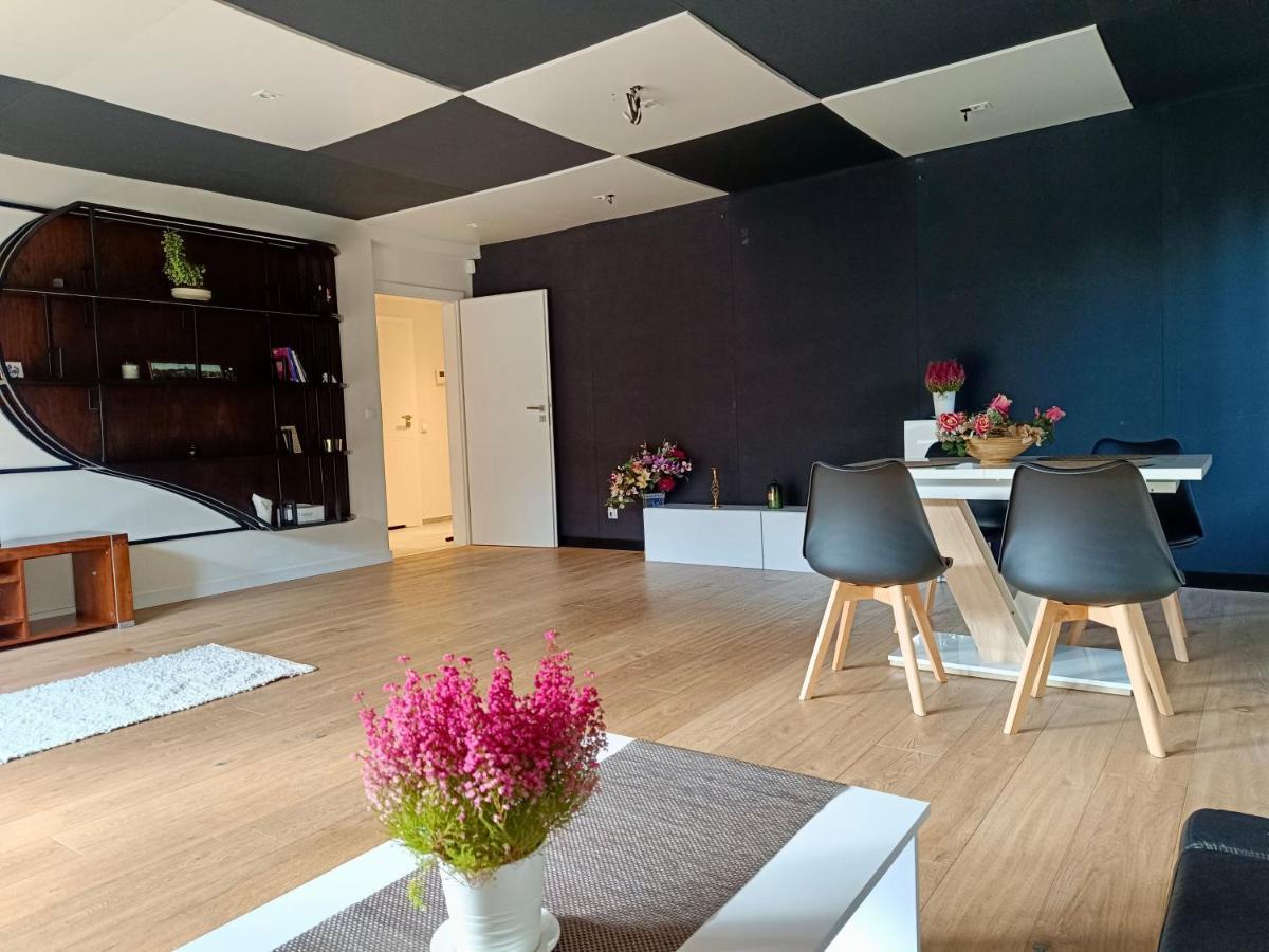 Piano Apartment Near Cracow, Modern, 3 Rooms, Free Parking, Terrace, Garden, Wifi Zielonki  Buitenkant foto